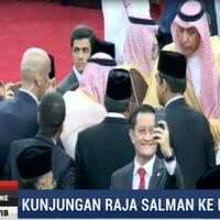 raja-salman-datang-anggota-dewan-sibuk-foto-foto