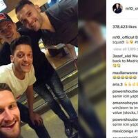 pemain-arsenal-nikmati-waktu-senggang-dengan-main-boling