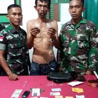 tentara-perbatasan-temukan-sabu-dan-senjata-api-di-tumpukan-kayu-bakar