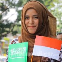 guru-cantik-yang-mengelu-elukan-raja-salman-ini-jadi-perhatian-siapa-dia