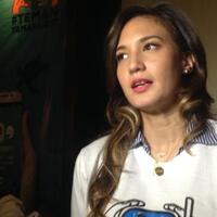 nadine-chandrawinata-dan-kisah-tantangan--sehari-cuma-boleh-pegang-tiga-plastik