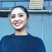 demi-dana-untuk-bawa-julia-perez-berobat-ke-malaysia-dewi-perssik-siap-minta-saweran