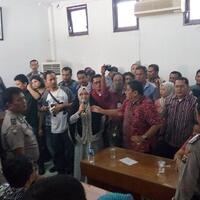 oknum-polisi-dituding-mendalangi-kericuhan-di-pd-pasar-petisah