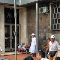 warga-kecewa-tidak-bisa-salat-jumat-bersama-raja-salman