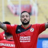 arema-fc-takluk-di-kandang-semen-padang