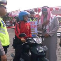 raja-salman--ikut-razia-kendaraan-bermotor-warga-kaget