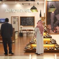 sejumlah-anggota-delegasi-kerajaan-saudi-belanja-di-mall-dekat-raja-salman-menginap
