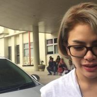 hal-yang-terjadi-di-ruang-perawatan-saat-nikita-mirzani-jenguk-julia-perez