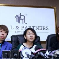 mendadak-pajang-foto-dan-status-ini-instagram-evelyn-langsung-dibanjiri-doa-netizen