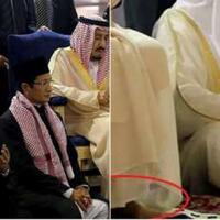 raja-salman-salat-di-masjid-istiqlal-pakai-sepatu-netizen-ribut