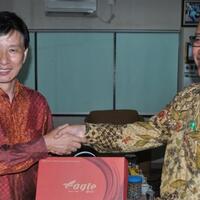 eagle-bantu-kebutuhan-perlengkapan-tim-bulutangkis-sko-ragunan