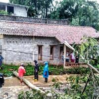 puting-beliung-dan-tanah-longsor-terjang-temanggung