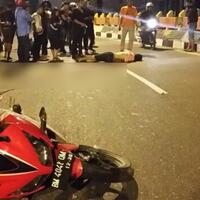 lakalantas-di-ruas-fly-over-pengendara-sepeda-motor-tewas