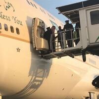 cerita-dibalik-macetnya-eskalator-raja-salman-sebelum-mendarat-di-bali