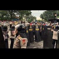 tawuran-di-tambak-manggarai-polisi-tembakkan-gas-air-mata