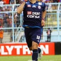 cristian-gonzales-cetak-lima-gol-saat-arema-fc-kalahkan-semen-padang