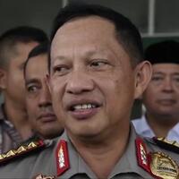 tito-karnavian-jelaskan-pedang-berwarna-emas-dari-kerajaan-arab