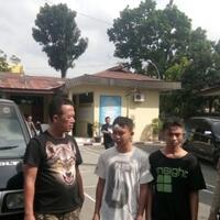 pencuri-mobil-digebuki-saat-akan-mencuri-mobil