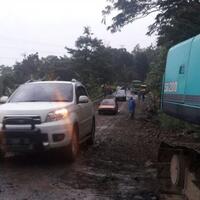 diurug-tanah-jalur-majalengka-sumedang-bisa-dilewati-kendaraan