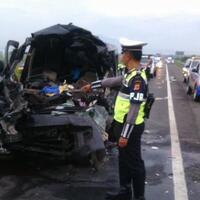 perwira-polisi-terlibat-kecelakaan-di-tol-cipali