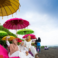 sensasi-mengunjungi-pantai-syariah-khusus-wanita-di-banyuwangi