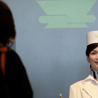 keren-banget-para-tamu-di-hotel-jepang-ini-dilayani-dengan-para-robot