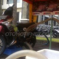 uniknya-pompa-air-bertenaga-sepeda-motor
