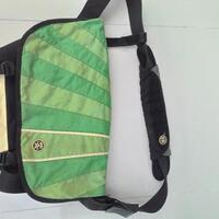 tas-crumpler-the-barney-rustle-blanket