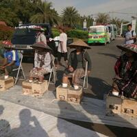 petani-kendeng-mengecor-kaki-di-depan-istana-merdeka