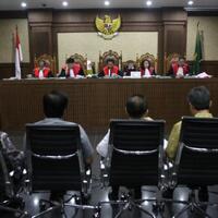 keheranan-hakim-soal-alasan-mantan-sekjen-kemendagri-terima-500000-dolar-as