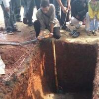 air-terus-mengalir-dari-kuburan-kiai-hasyim