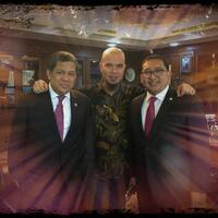 anggota-dpr-dilarang-masuk-istana-karena-bercelana-jeans