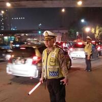 genangan-air-sebabkan-kemacetan-di-tol-jakarta-cikampek