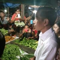 jokowi-borong-sayuran-di-pasar-hongkong