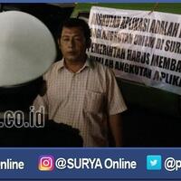 angkot-di-surabaya-pasang-spanduk-tolak-taksi-online