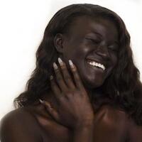 berikut-5-model-berkulit-gelap-yang-mendominasi-dunia-fashion