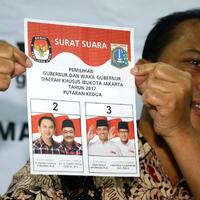 djarot-pakai-peci-di-surat-suara-anies-kita-senang-ditiru-lagi