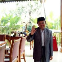 bj-habibie-tak-gunakan-toyota-camry-pemberian-negara