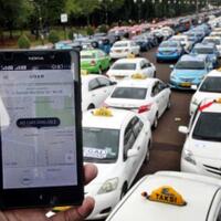 taksi-online-dilarang-beroperasi-di-mal-dan-hotel
