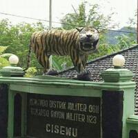 kang-dedi-mulyadi-sumbangkan-patung-macan-untuk-menggantikan-macan-lucu-cisewu-gan