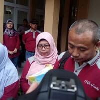 bupati-dedi-siap-bantu-ibu-yang-digugat-rp18-m-oleh-anaknya