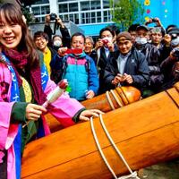 festival-kesuburan-di-jepang-yang-dipenuhi-barang-aneh