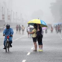 bmkg-hujan-disertai-petir-guyur-ibu-kota