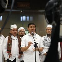 saat-amien-rais-meninggalkan-pertemuan-perwakilan-aksi-313