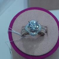 kolektor-berlian-tidak-cukup-lihat-karat-dan-warna-tapi-juga-harus-lihat-ini