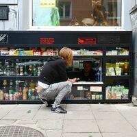 kios-unik-di-sofia-jongkok-dulu-kalau-beli-gan