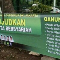 anies-spanduk-fitnah-senyumin-saja