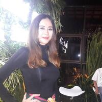 aura-kasih-bergaya-cewek-klub-malam-demi-fajar-bustomi