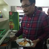 makan-siang-di-warung-djarot-bikin-geger-mahasiswa-binus