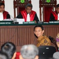 sidang-penuntutan-ahok-ditunda-20-april